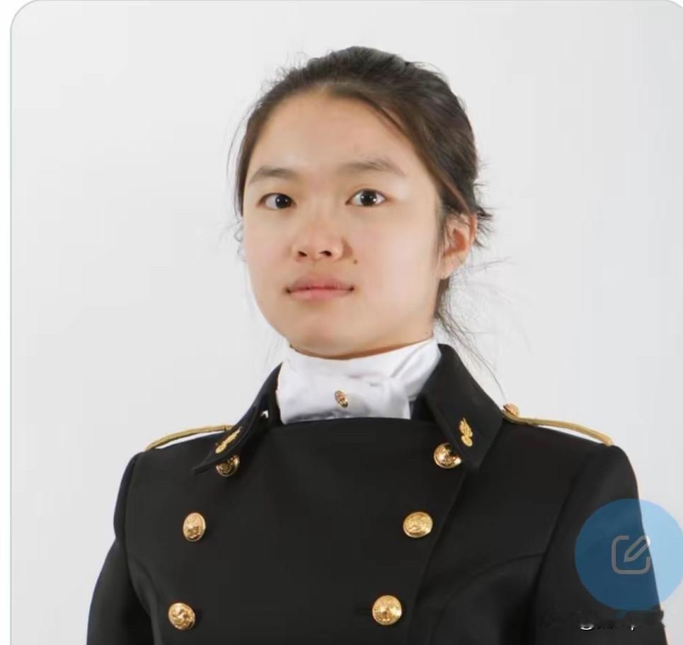 获得菲尔兹奖的王虹，年轻时候在法国综合理工学院读书，当时脸还比较圆，挺可爱的。