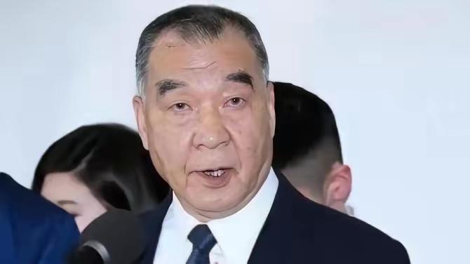 真敢开第一枪？邱国正的狠话，不过是自欺欺人的表演！
 
嘴上喊着“你要打多久我就