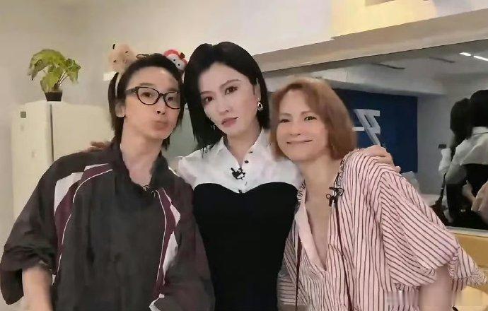 徐洁儿剪发徐洁儿剪了短发 徐洁儿剪发了，好利落 