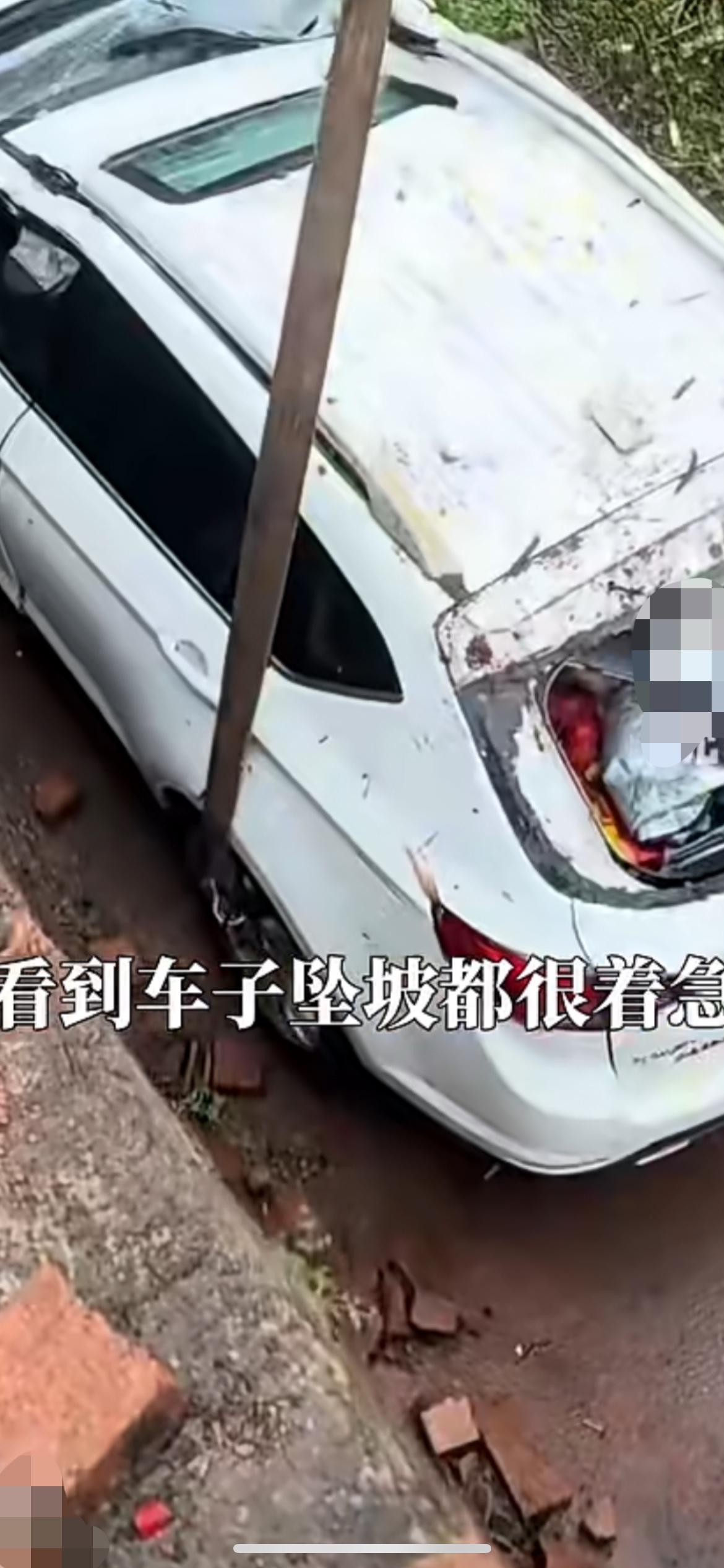 3月8日，湖南怀化一司机操作失误，一脚油门直接冲下山坡，村里人50多人集体冲过来