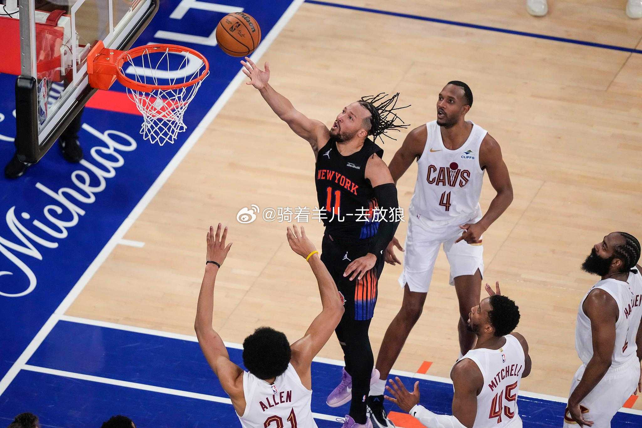 五首发上双尼克斯2-0骑士 布伦森19+14米切尔26分尼克斯2比0骑士 NBA