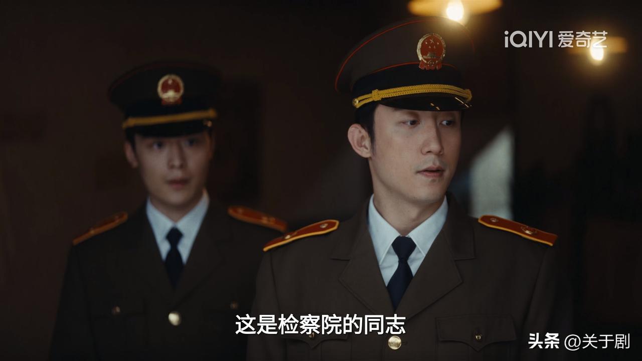 《重器》围观者一句：这孙荣他老婆长得漂亮，身材真挺好的！彻底撕开了人性最丑陋的一