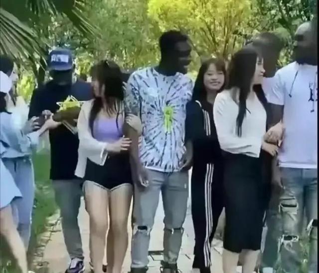 隐患啊！非法外籍人滞留中国一直呈上升趋势，并不断的繁殖后代，十年二十年以后，社会