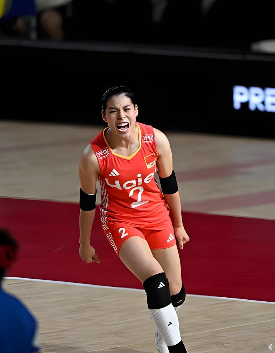前两局：中国队2-0（25-18/25-6）哈萨克斯坦队哈队这一局一传稀碎，瓜女