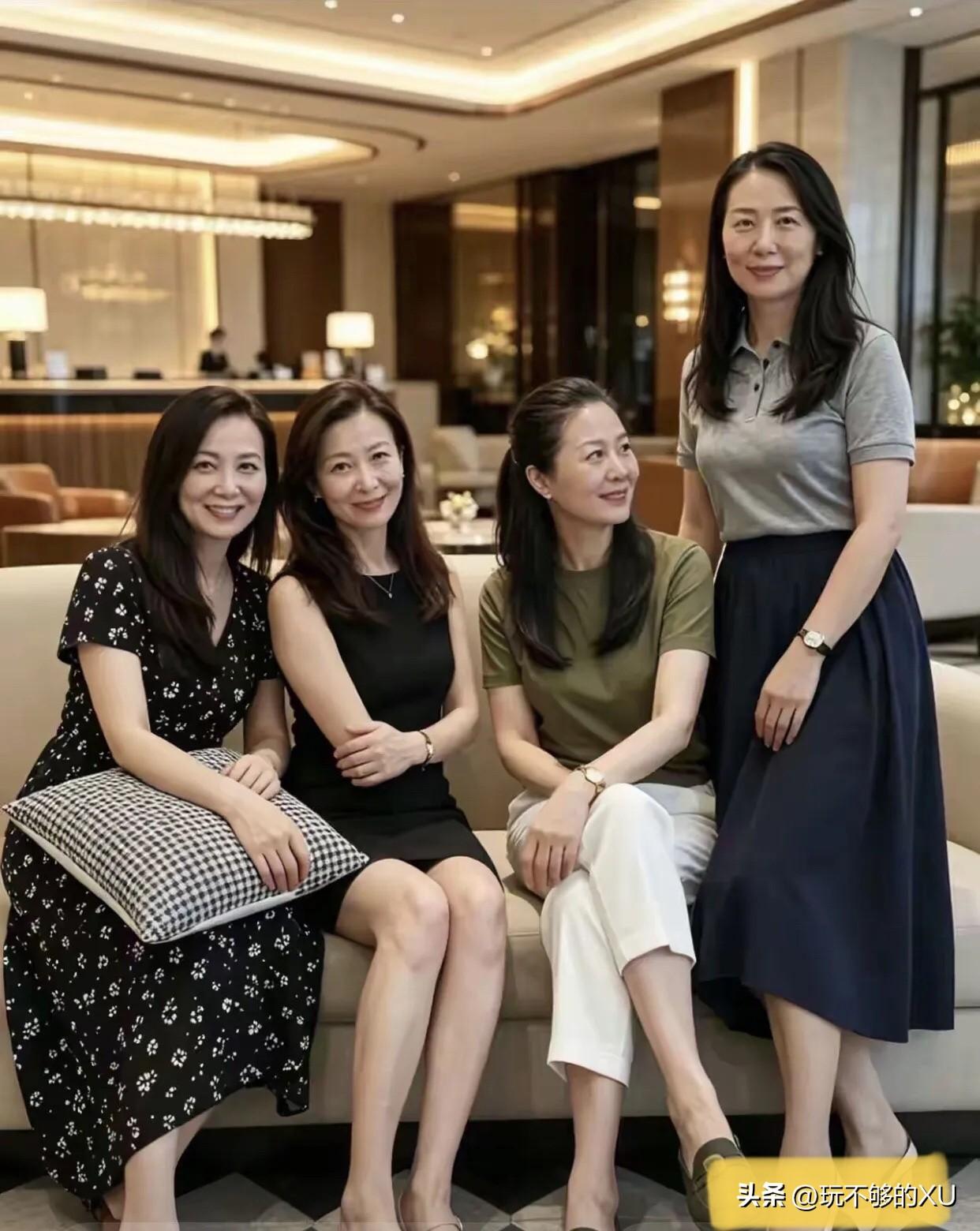 有俩位女士至今独身，
我看谁眼尖？猜猜是哪俩位？