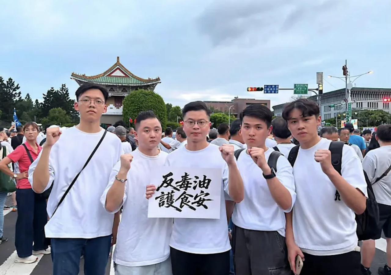 “毒油”风波在岛内持续延烧，由于制作《莱尔校长》系列而红的制作团队，日前在网上发