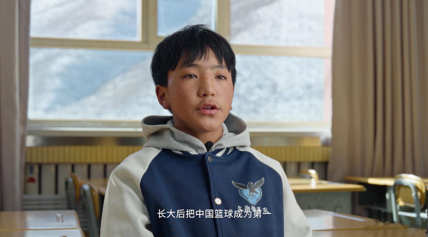 青海小球员逐梦上海的托举之手海拔3800米，缺氧但不缺梦想；2500公里，遥远却