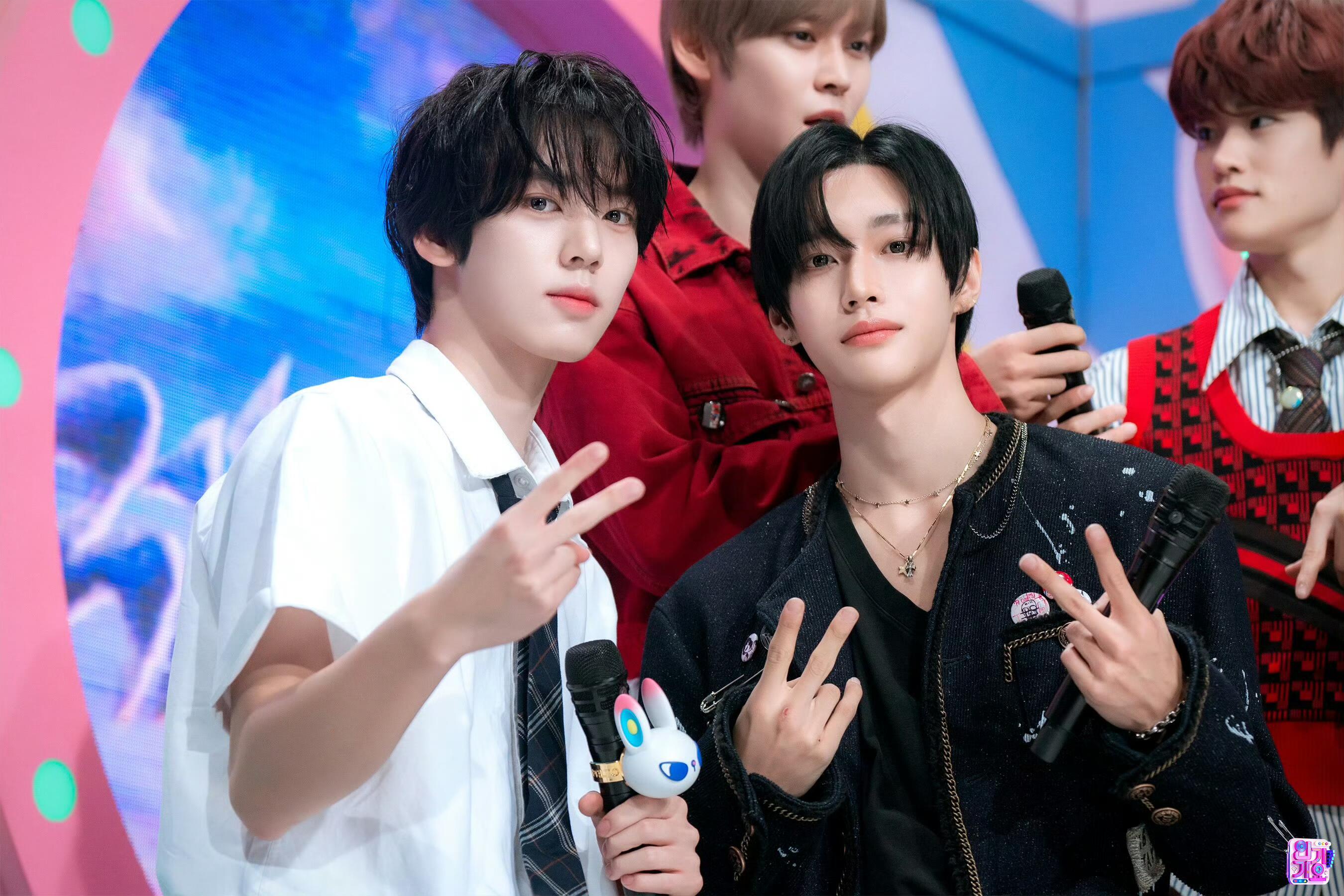 韩维辰朴元彬同框鉴六颜一 