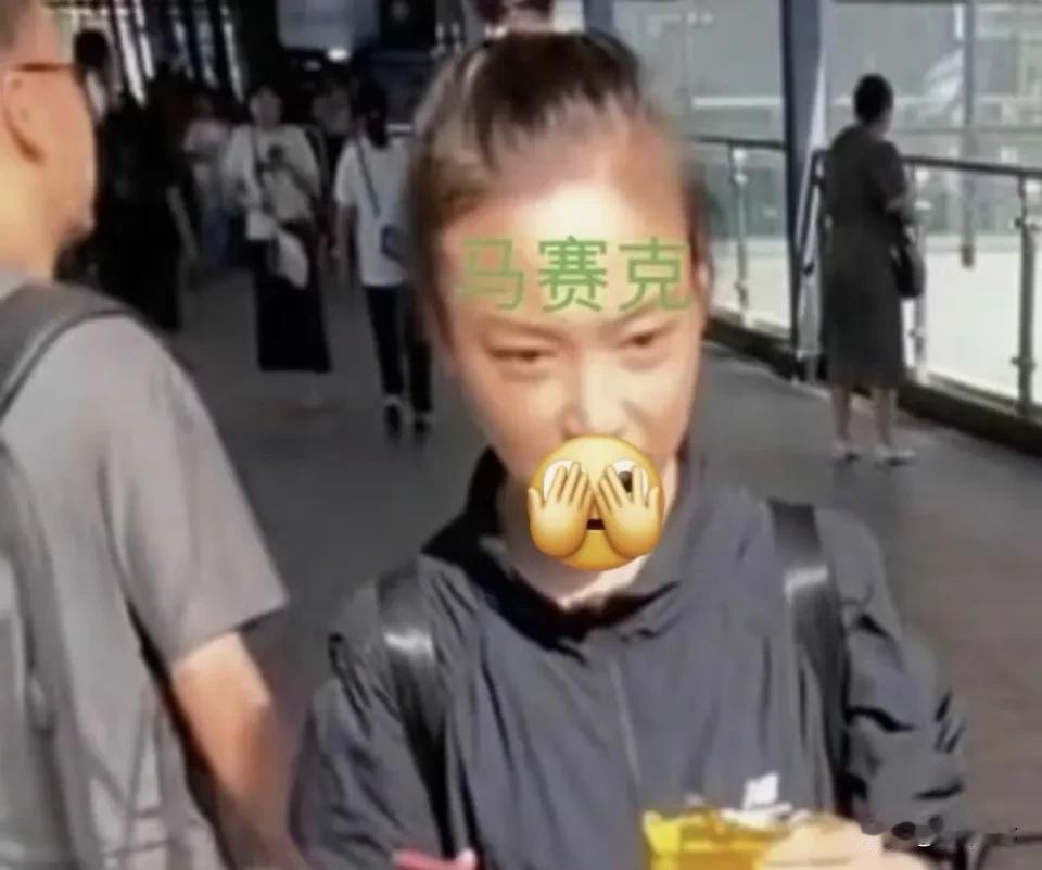 心太黑‼️重庆一女子用假付款截图骗6元肠粉！被抓包拒不补钱，惯犯专坑小吃摊主❌❌