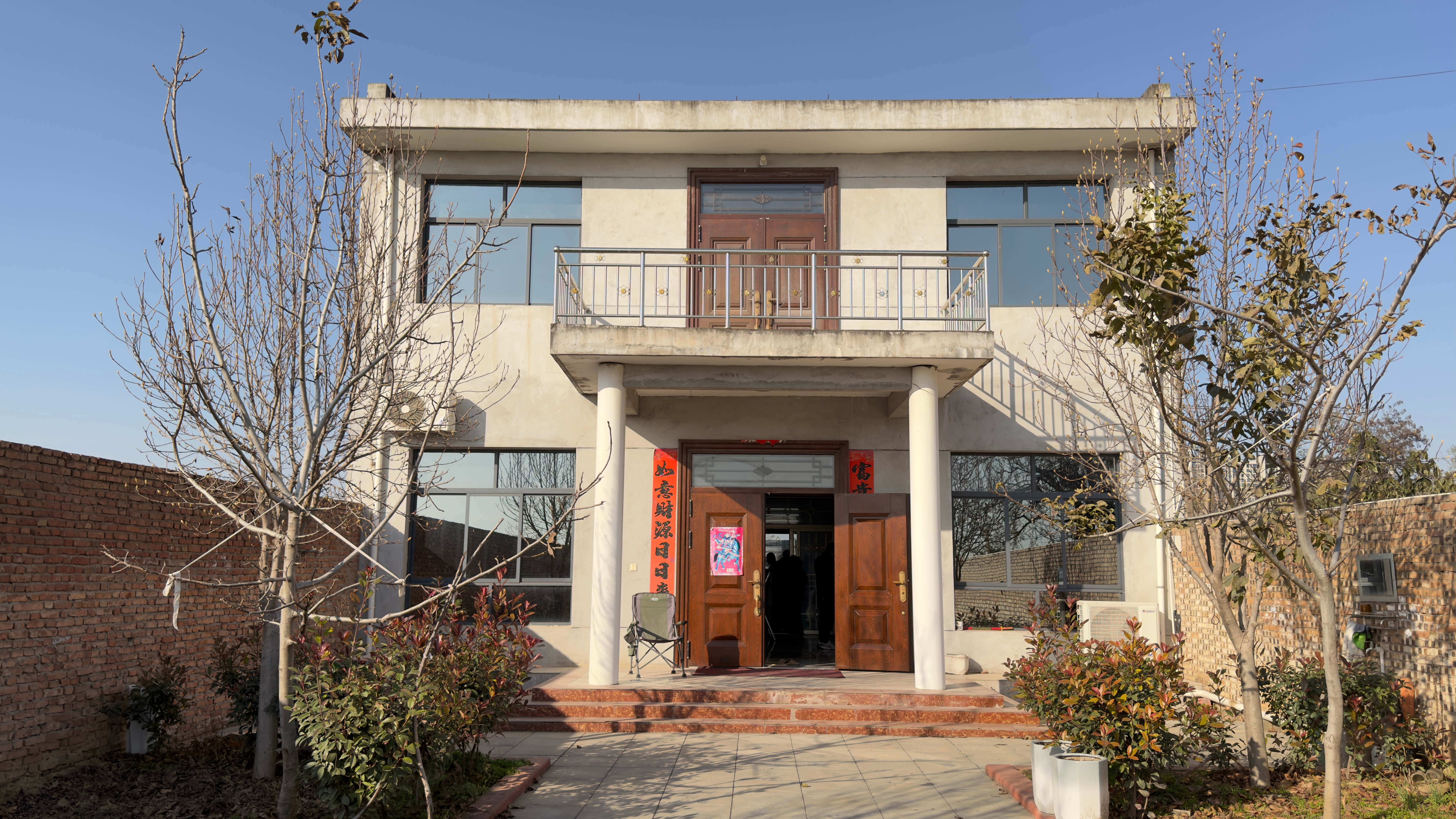 如果你就是一个普通人，你的钱是靠你一年又一年，非常艰难的慢慢攒起来的，不是靠做生