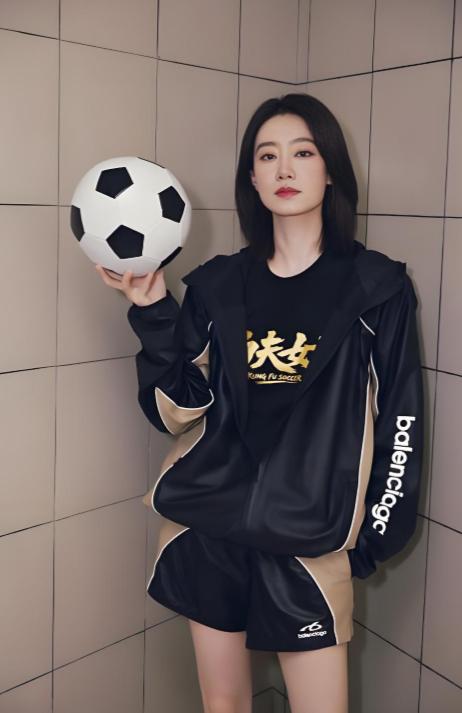 《功夫女足》最大赢家，就是零片酬出演的张小斐，别看她明面上是分币没挣，可她押宝在