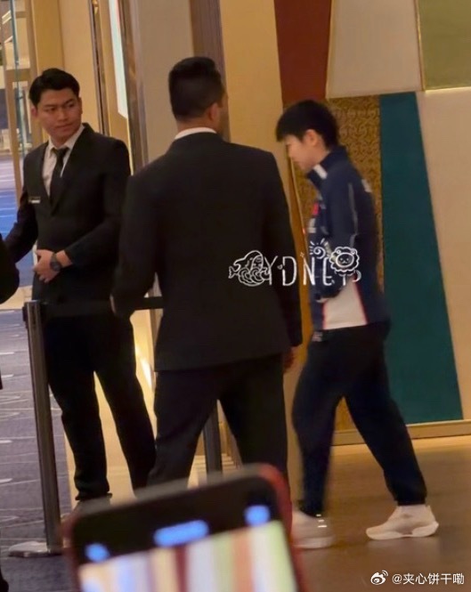 莎莎出发颁奖啦