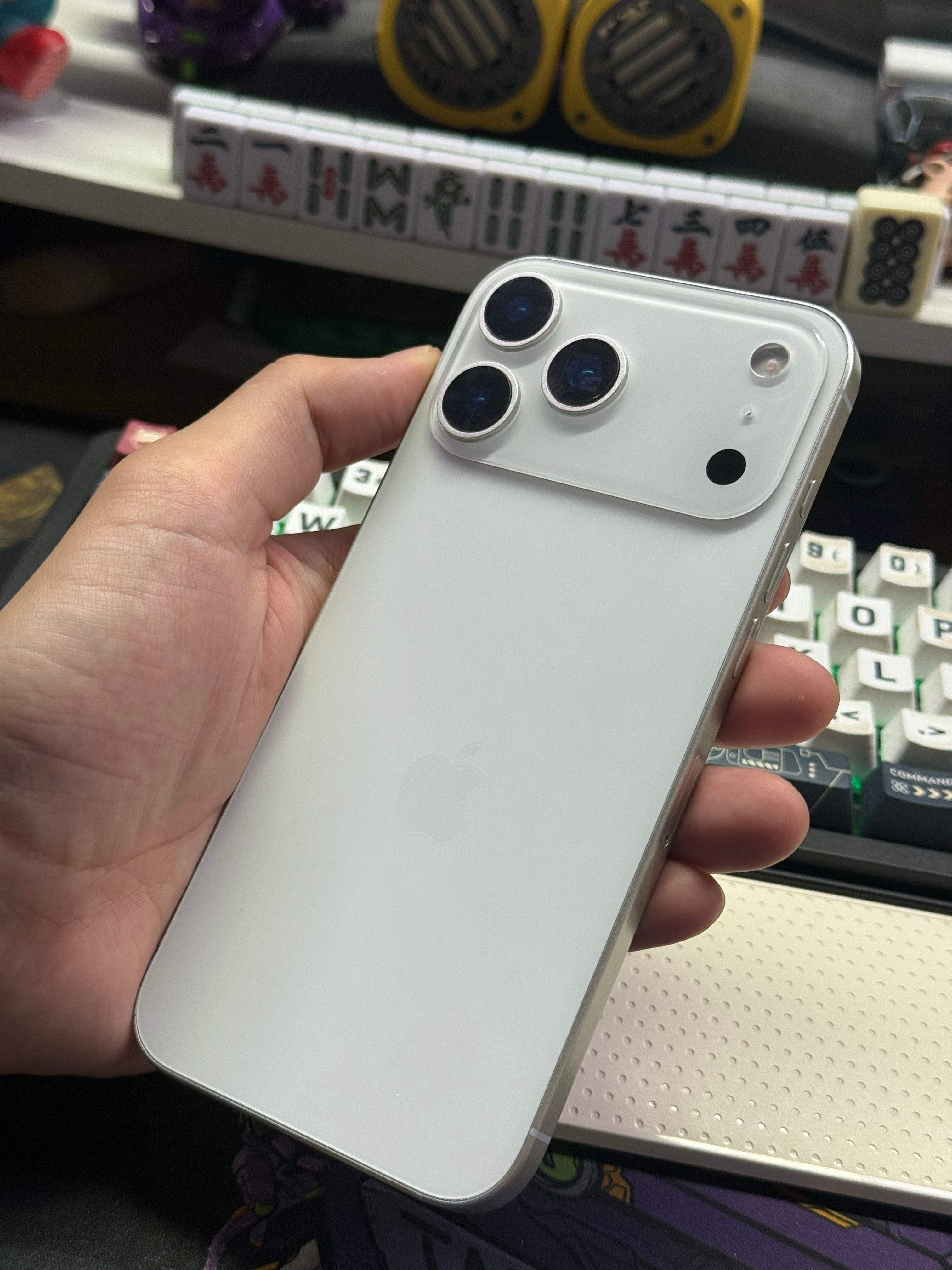 首款折叠iPhone定价或超一万四千元emmm别说了些不切实际的啦[晕]看看iP