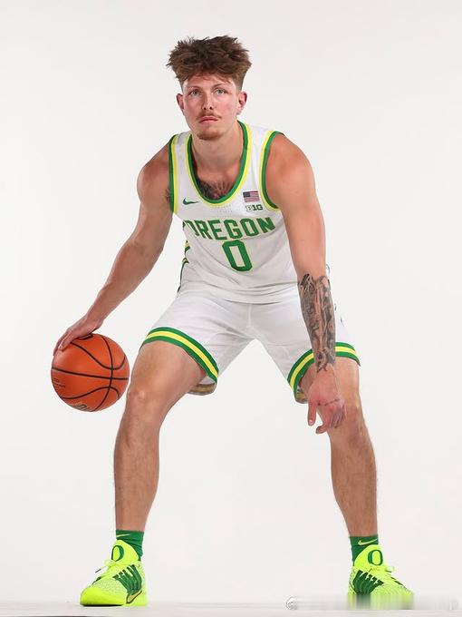 俄勒冈大学新援，曾经以书呆子造型闻名NCAA D1的“眼镜侠”Andrew Me
