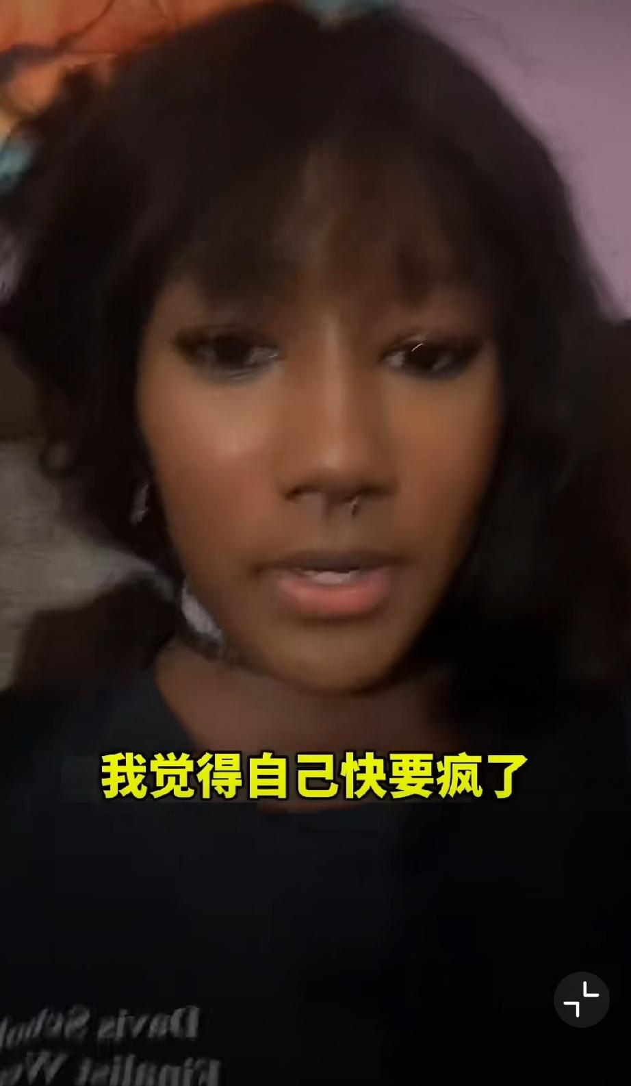 想念中国！黑人女孩吐槽在美国待俩月快要疯了，疯狂想念中国和上海，直言当地中式快餐