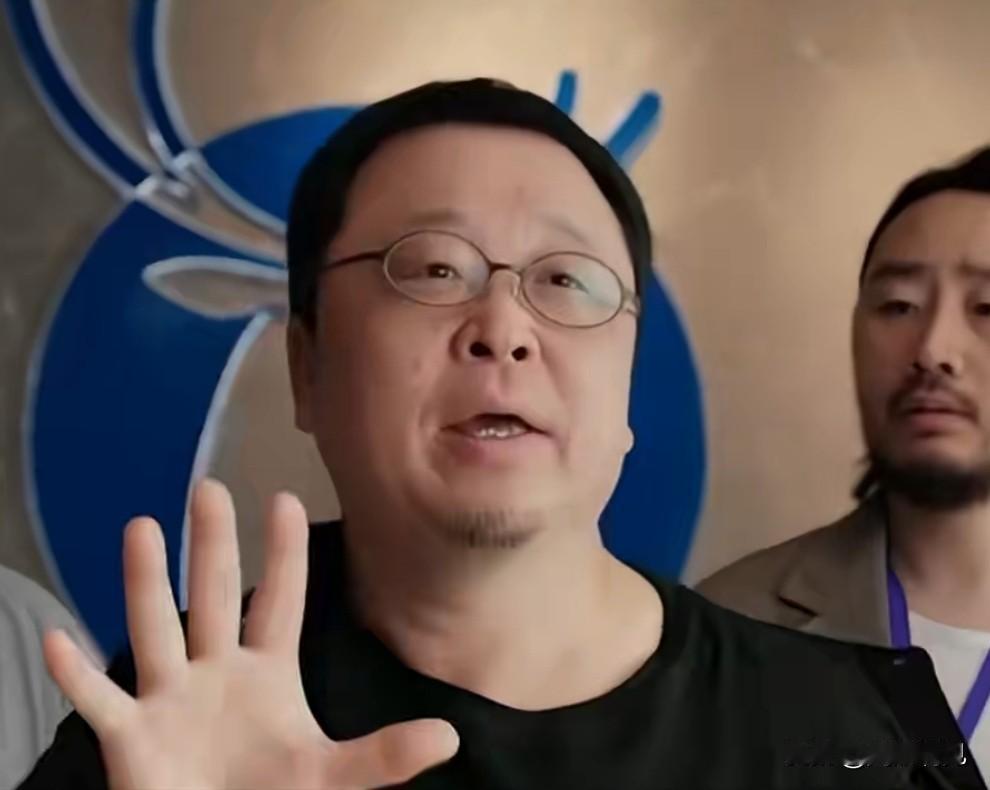 罗永浩怒喷苹果折叠屏！7个“抄的”，只剩动画是原创
 
苹果首款折叠屏iPhon
