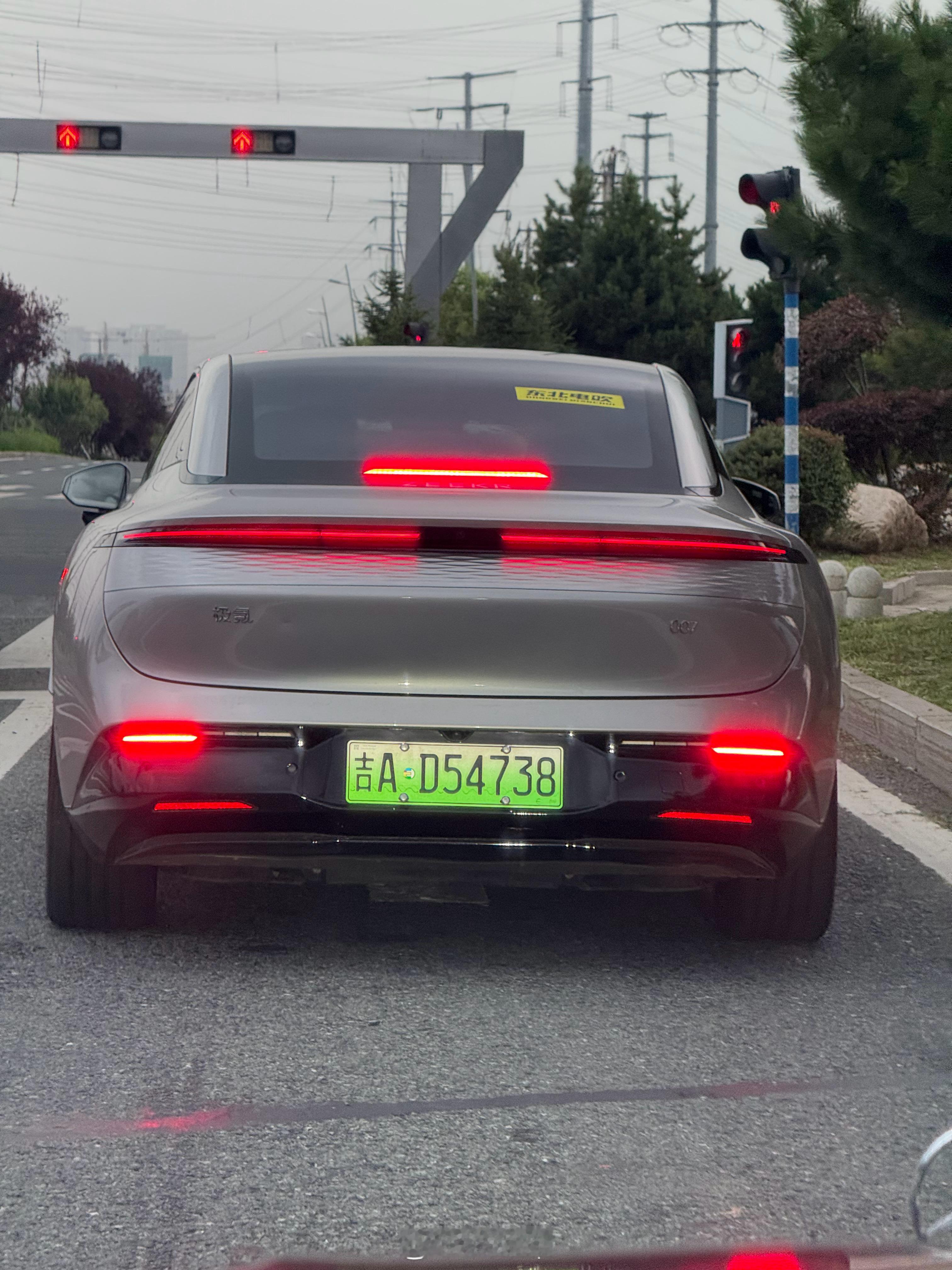 前面这台极氪007真好看！ ​​​