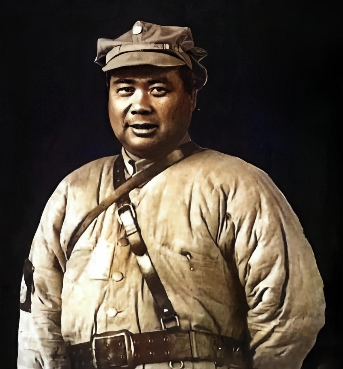 冯玉祥驻防南苑军营时，常常便装出访，不带警卫，换上灰布长衫，戴顶旧礼帽，军营里兵