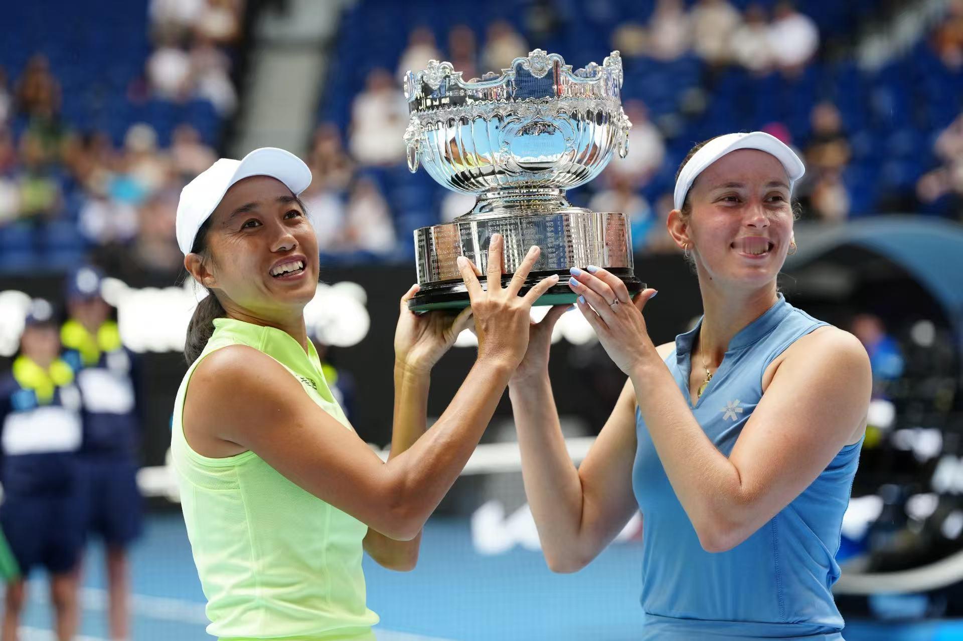 恭喜张帅时隔7年之后再次捧得澳网女双冠军🏆👏张帅组合夺澳网女双冠军 张帅大满