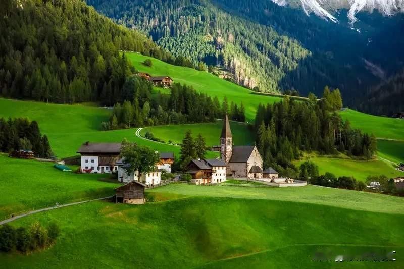 委代总统能不能稳定国内局势，这还真不好说。委内瑞拉国内情况复杂，政治、经济、社会