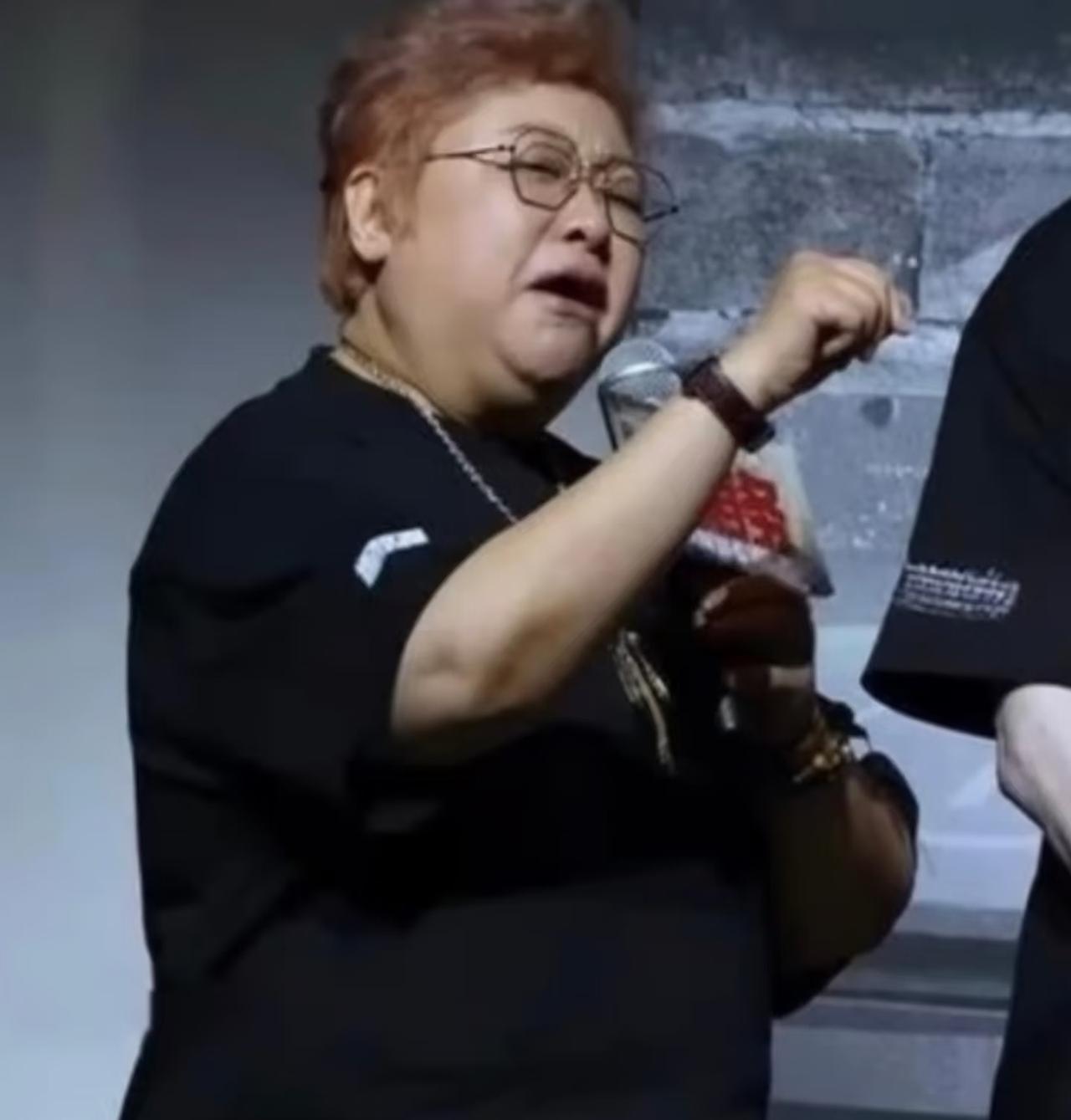 对比李亚鹏和韩红，都是做公益的，面相却有不一样的变化。

李亚鹏显老了，眼神里有
