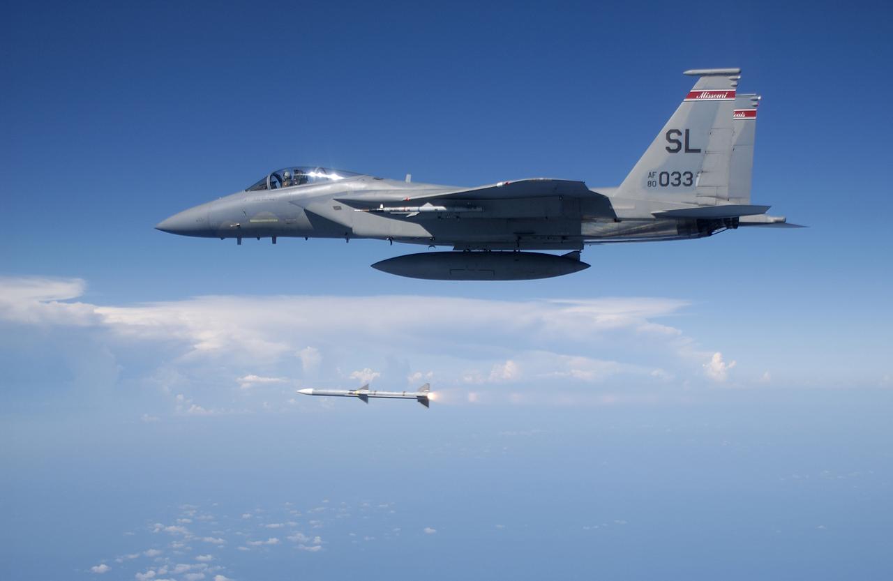 美空军、海军正在2027财年加大AIM-260导弹采购力度的同时，AIM-120