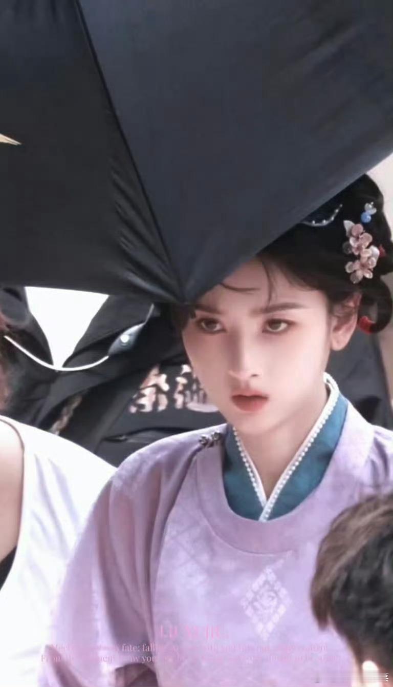 宋祖儿司宫令首个造型路透宋祖儿司宫令吴蒖蒖首个造型路透，有点天选古人之姿的意思