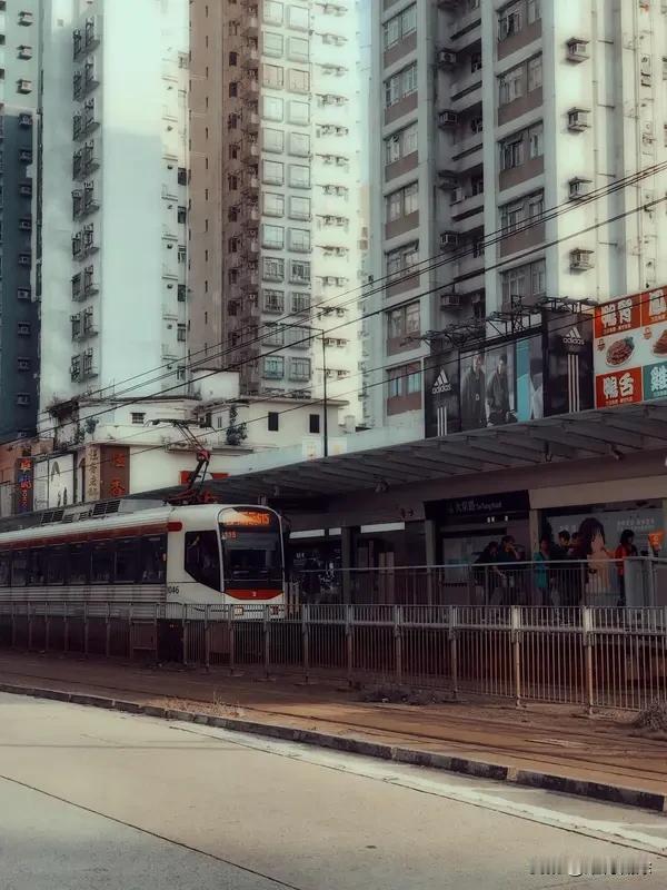 你会放弃油车选择电车吗? 这油车和电车的抉择，就像选甜豆腐脑还是咸豆腐脑。油车动