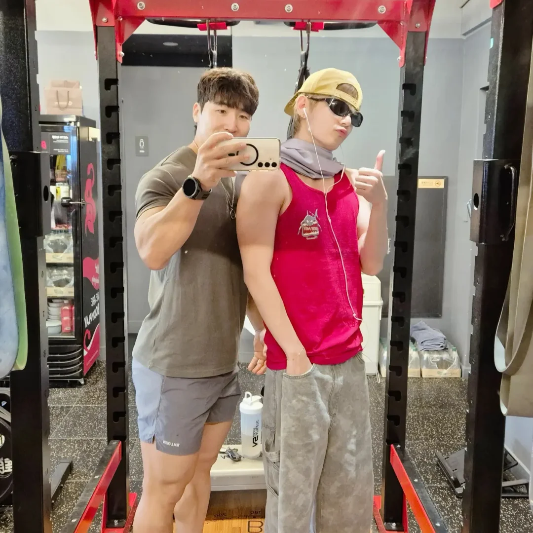 260722 ifbbpro_bigchoi IG 更新泰亨合照