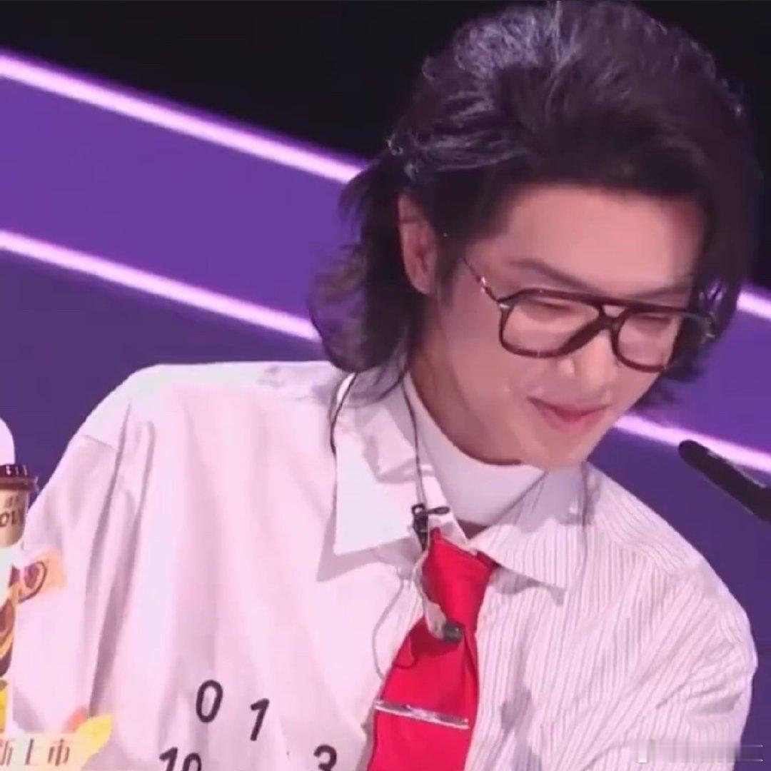 声鸣远扬出圈新姿势！网友换台发现八台联播，一度怀疑电视故障 那英华晨宇两魔丸vs