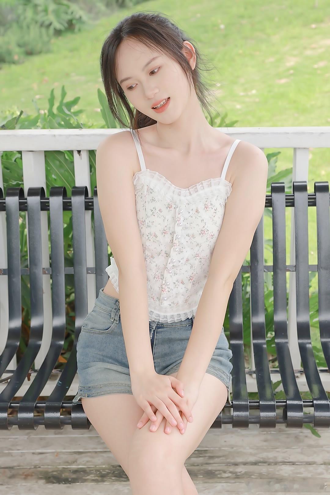 夏日清凉，不穿丝袜也很美呀～ ​​​