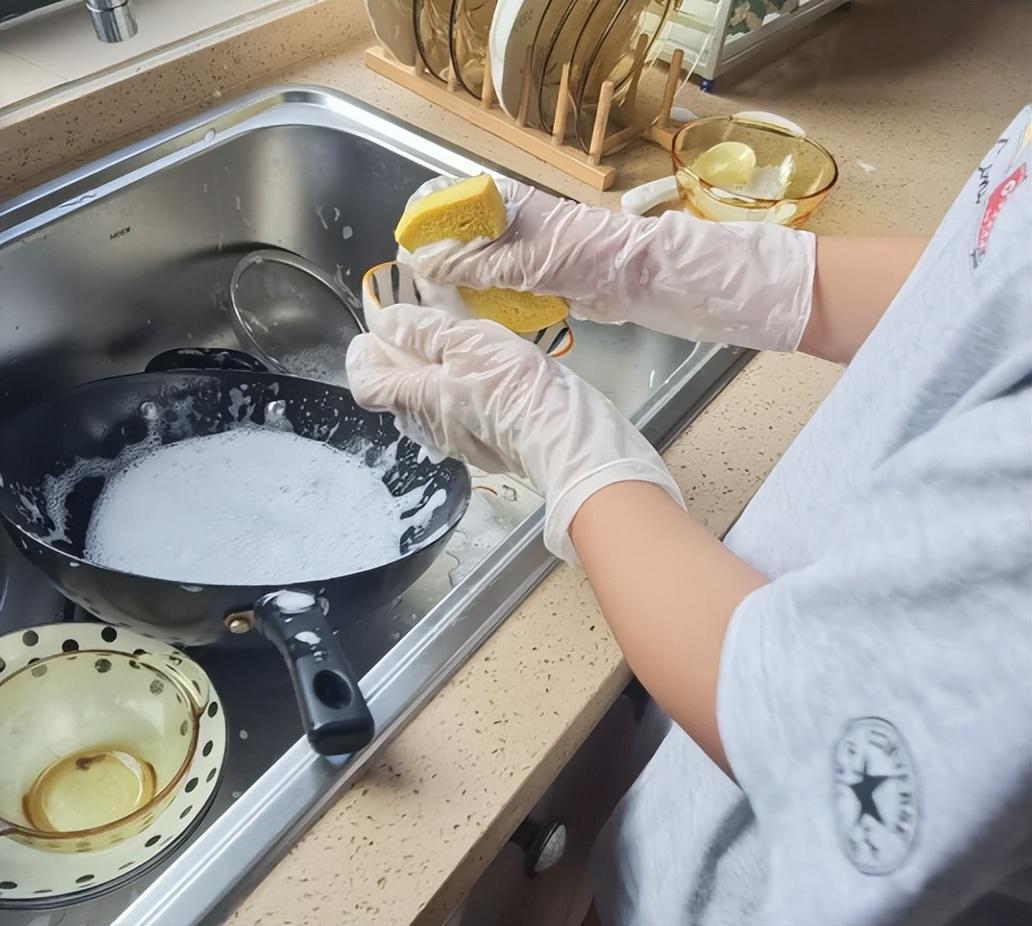 夏天家里“这5个地方”，再懒也得经常清理！为了家人健康

夏季高温潮湿，细菌霉菌