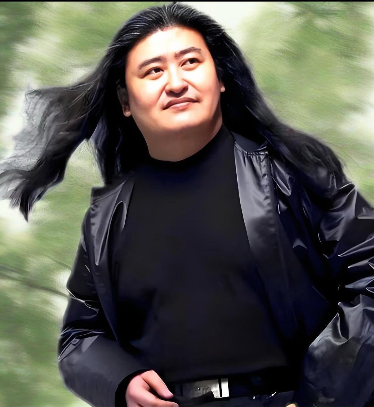 刘欢去世搜了下刘欢老师年轻的样子，英气十足。 ​​​