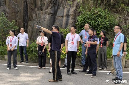 玉环把联络点搬进产业链联出全域共富路玉环将人大联络点嵌入茶园、园区、文旅廊道，闭