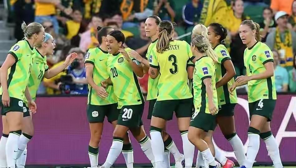 昨日东道主澳大利亚2：1战胜朝鲜队后，2026女足亚洲杯的第一支四强球队随之诞生