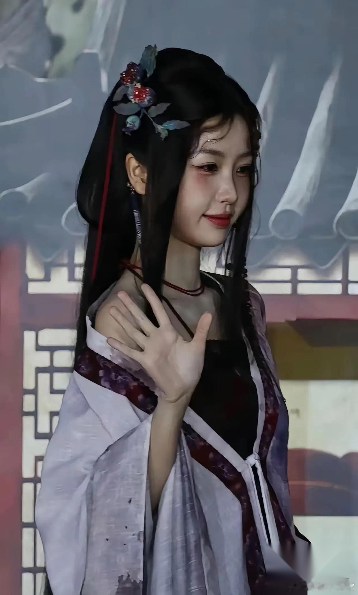 不知道这算不算降维打击？ 虞书欣新剧《念相思》开机，男女主定妆照出来的瞬间尴尬了
