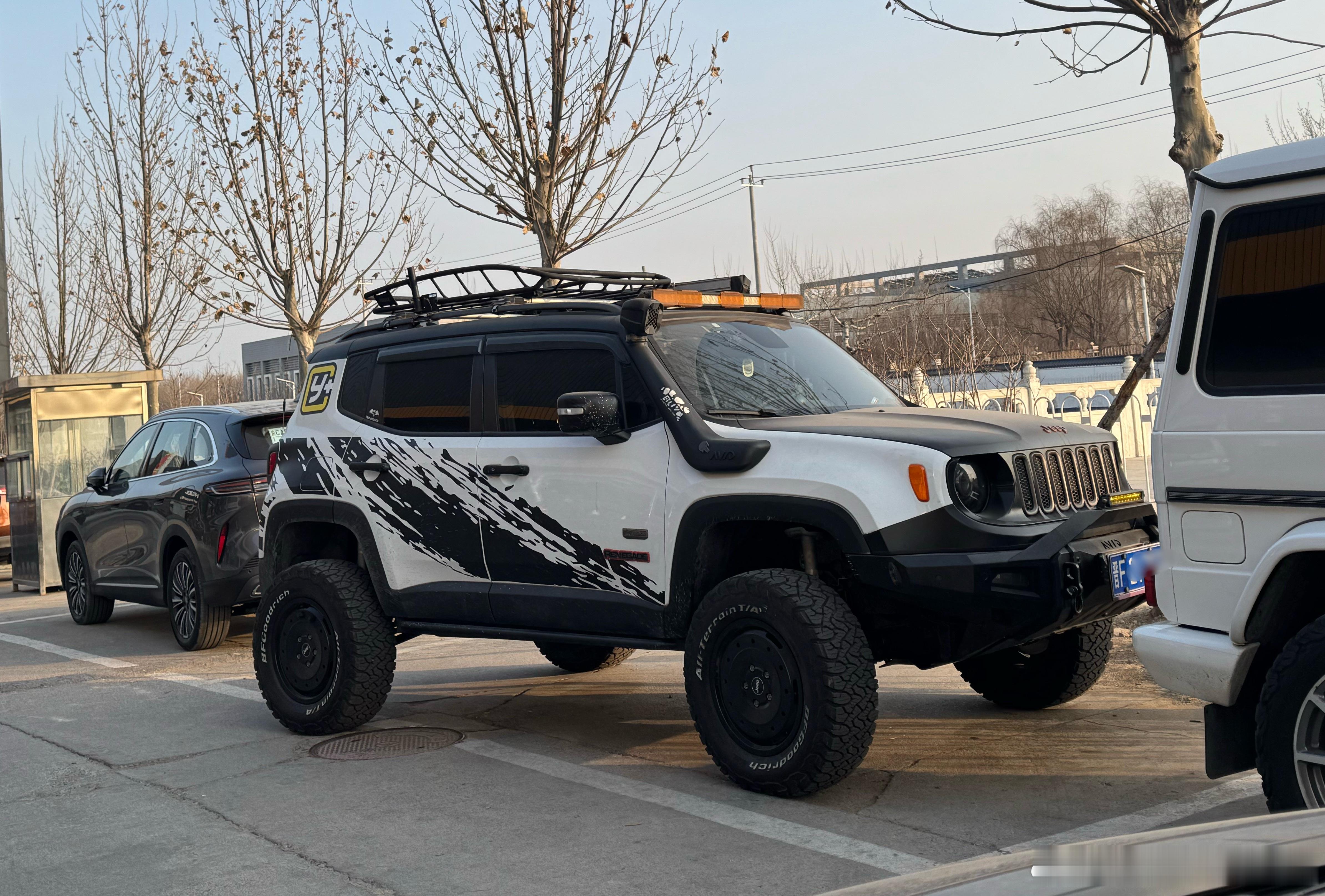 从来没见过这么高的吉普自由侠。凯文聊车