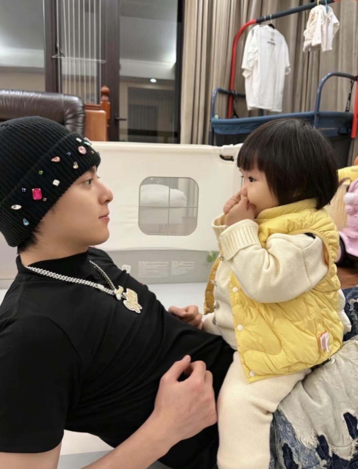 “是的 我们有一个女儿”