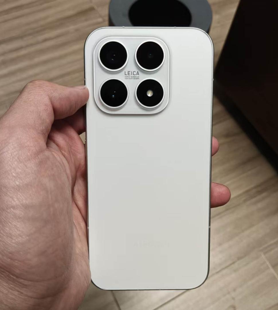 二手小米17，配置12GB+512GB版本2900元左右，看了一下，保养的还是挺