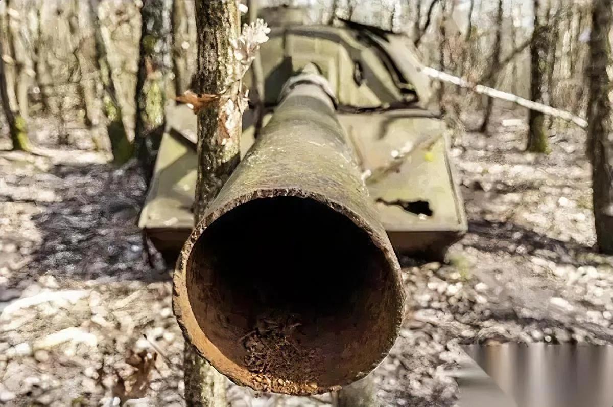 买坦克拆出200万英镑金条？这事儿真发生在英国。

一个坦克爱好者的修复现场，撬