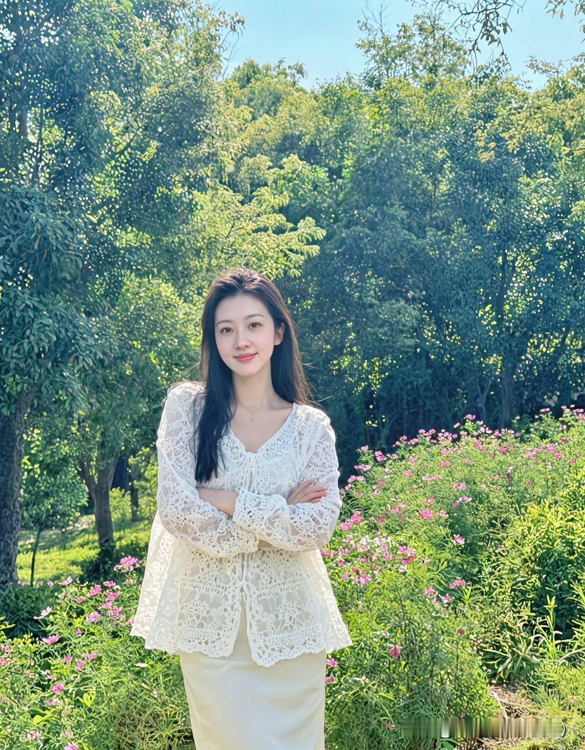女人打扮得，
端庄大方漂亮，
有什么不好？
这明明是给自己加分，
给生活添彩！