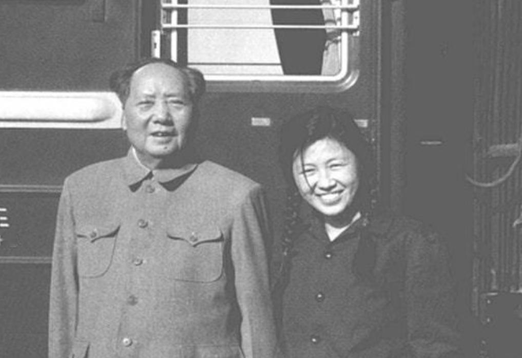 毛主席为什么不让管偷盗生产队小麦的妇女？毛主席在一次乘专列到北方农村视察途中，毛