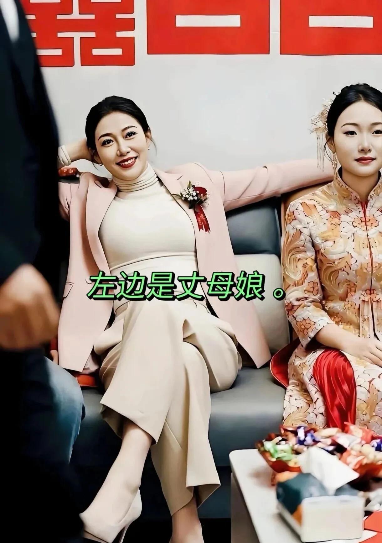 这是不是很多人理想的样子？
女儿出嫁，妈妈依旧优雅年轻。

想问一下大家，妈妈多
