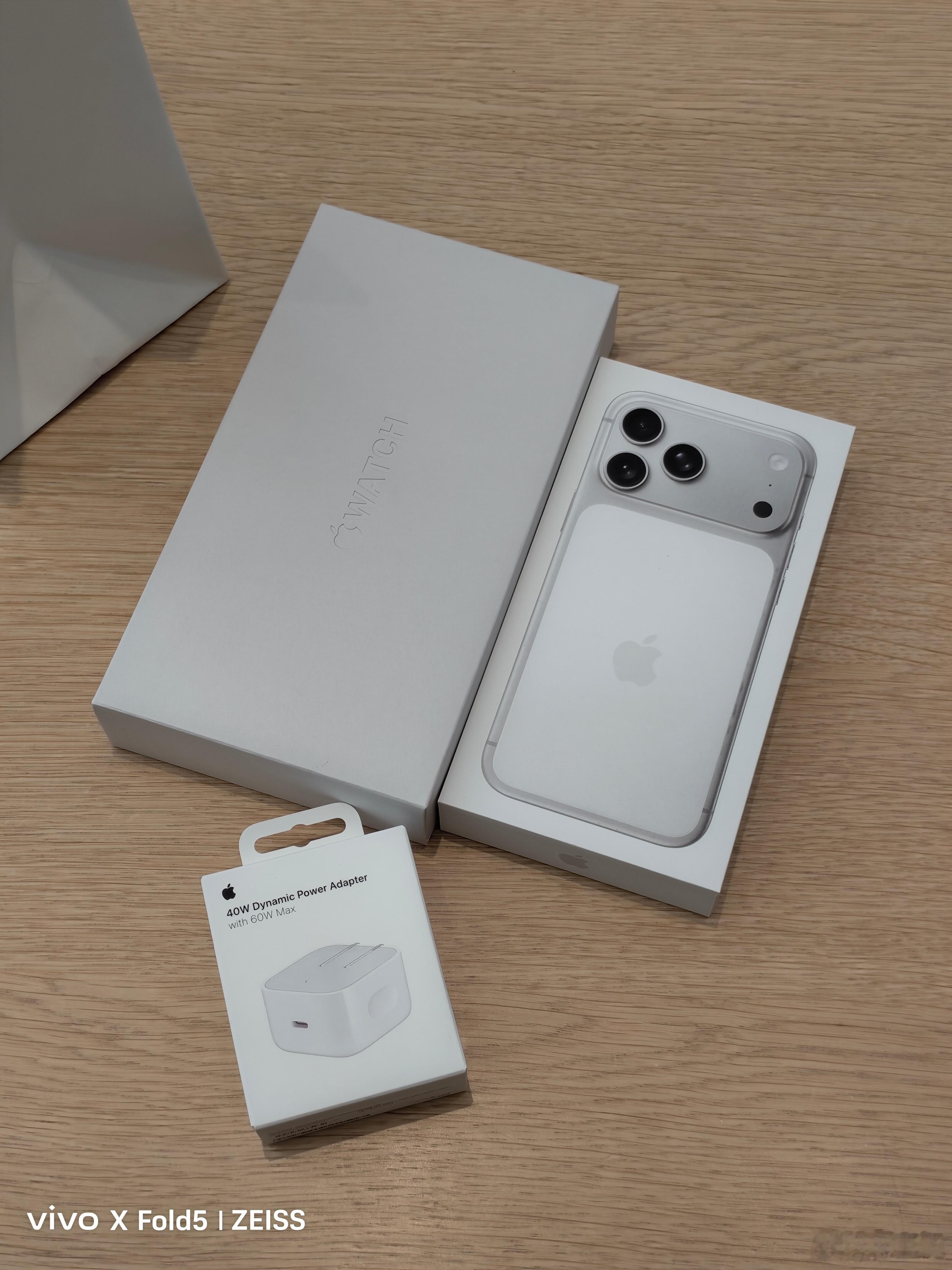 喜提iPhone 17 Pro Max，Apple Watch Ultra3正好