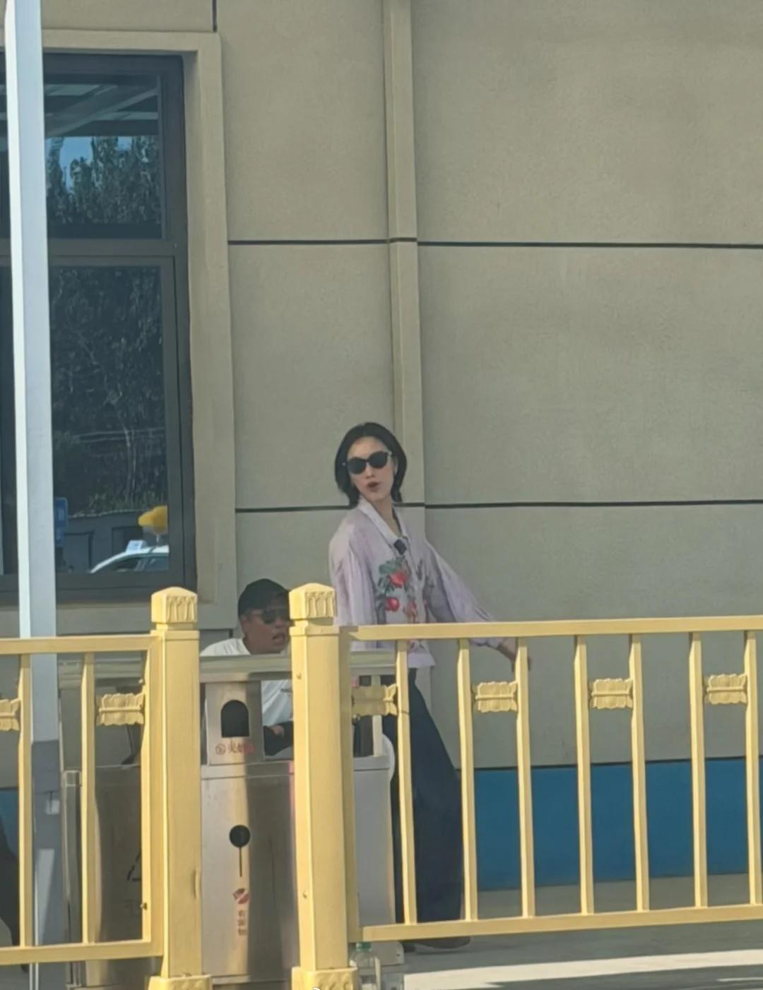 网友学科目二偶遇倪妮，会不会太幸福了？ ​​​