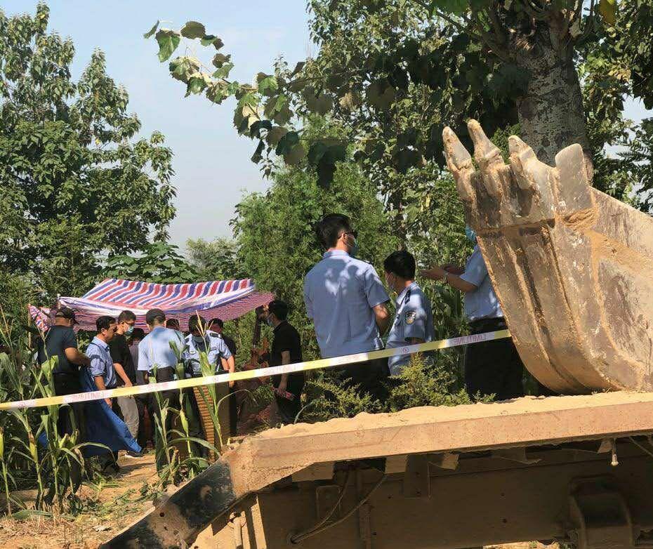 【#临猗女教师遇害案22年后再开庭#】#女教师遇害22年丈夫涉嫌行凶再成被告# 