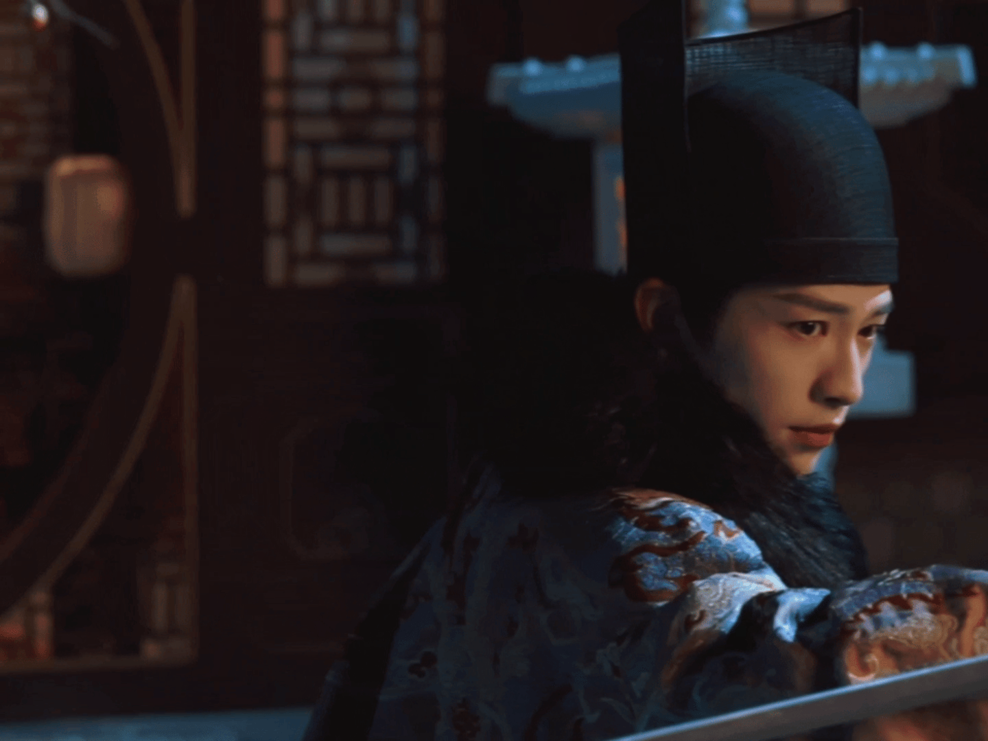 辛云来 从厂工演到厂公辛云来真是和厂字分不开了，这回在新剧里演个经历两世的复杂角