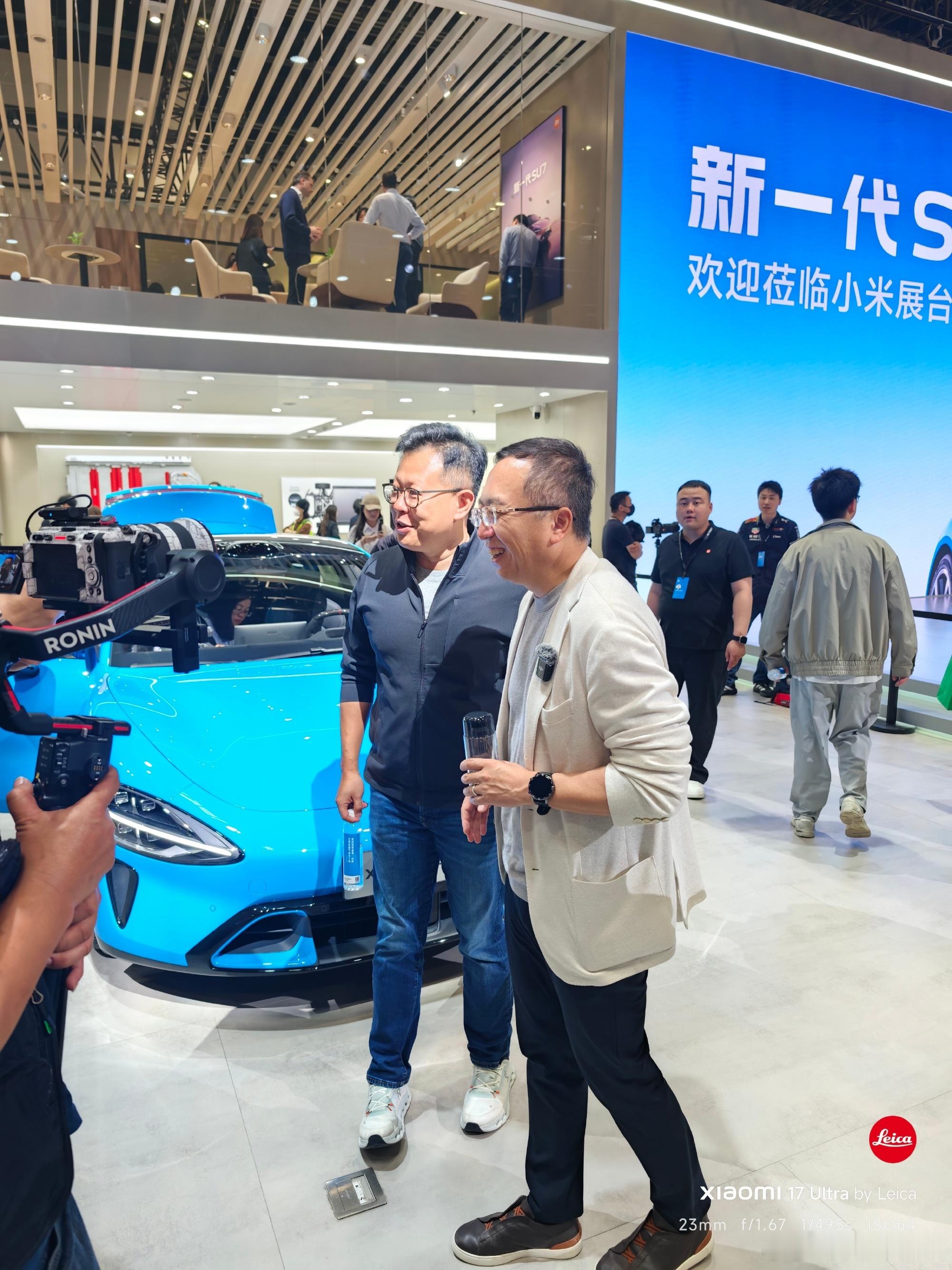 赵明去车展小米汽车展台了？明哥要不要来一辆新小米SU7？好看又好开又智能… 