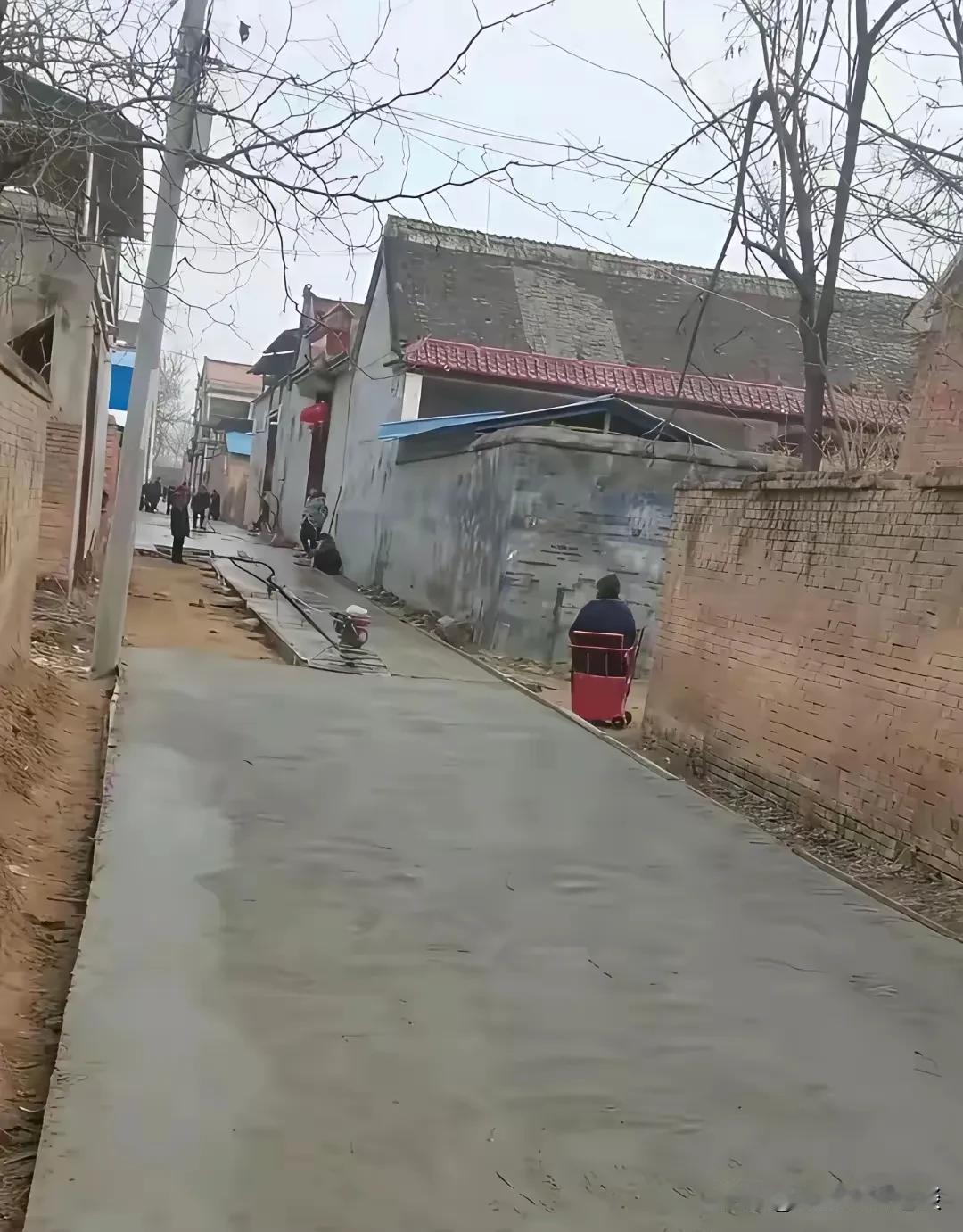 面对这样的人也是很无语。村里自筹款修路，一家出资500起步，有钱的多出点也是可以