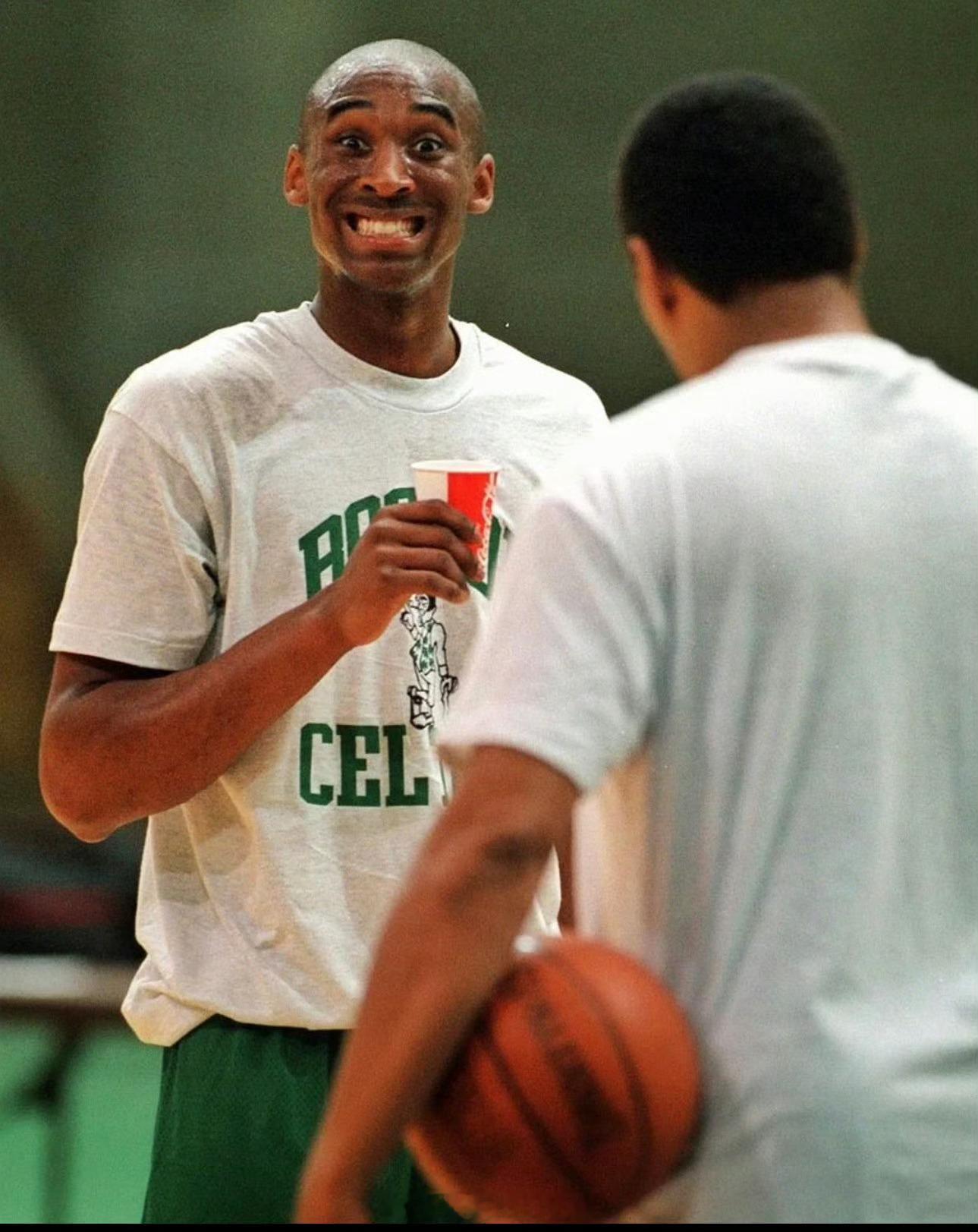 不是你的球迷，但篮球因你变得更有魅力🙏🏼科比去世六周年